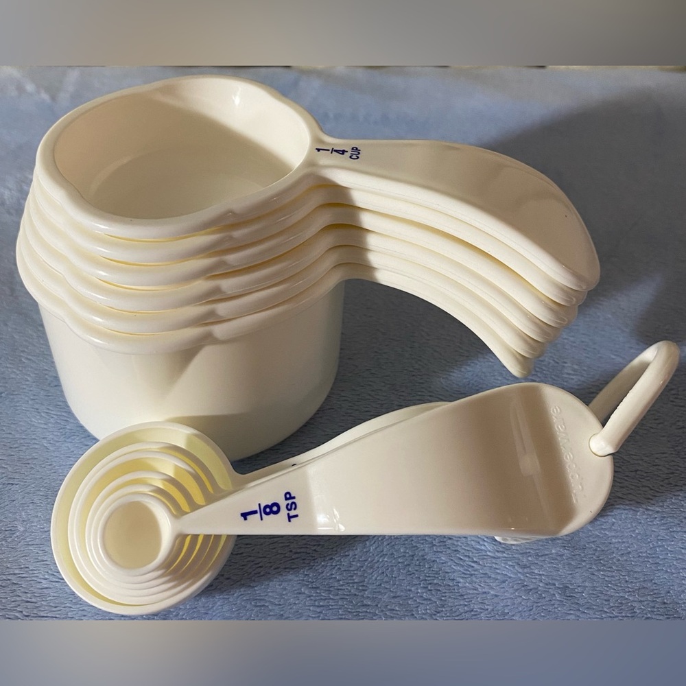 New Tupperware Measuring Cups and Spoons Set Vintage